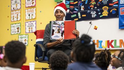 Obama surprises South Shore pre-K class with presents and a story