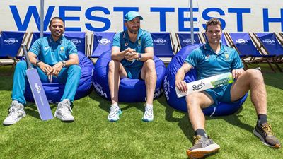 Nathan Lyon returns to Australia's playing XI for first Test against Pakistan