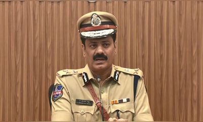 Kothakota Srinivas Reddy takes charge as Hyderabad police commissioner