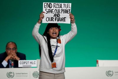 Final stages of COP28 in chaos as UK climate minister leaves before deal is reached