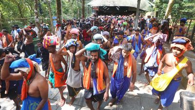 Sabarimala | Chaos, gridlocks give way to smooth movement