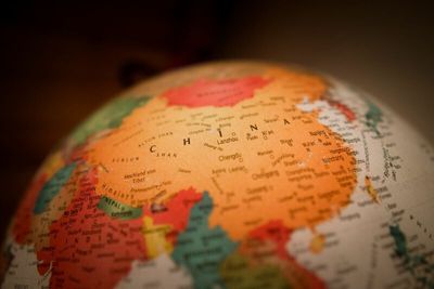 Why is China Refraining from Large Stimulus Measures?