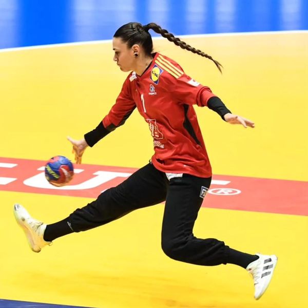 Laura Glause: Where Dedication And Skill Meet On Handball Court