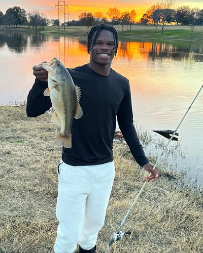 Deion Sanders, Travis Hunter Engage in Breathtaking Sunset Fishing Contest