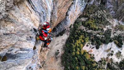 Dizzying photos of trapped rock climbers rescued in south of France