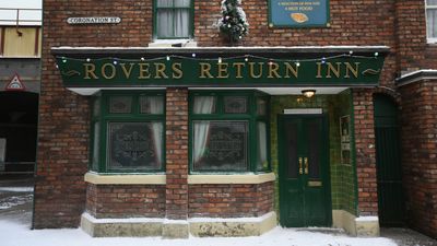 Coronation Street legend RETURNS in style for the New Year
