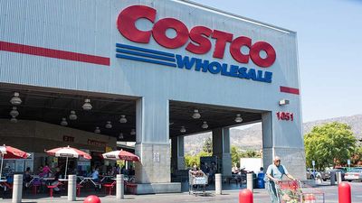 Costco Stock Climbs After Earnings Beat, $15 Dividend Payout; Analysts Raise Price Targets