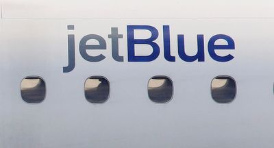 NTSB says a JetBlue captain took off quickly to avoid an incoming plane in Colorado last year