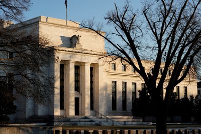 Fed Keeps Rates Steady, Predicts Faster Inflation Cooling by 2024