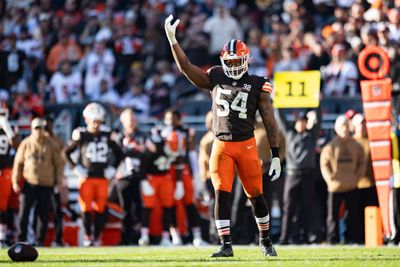 Browns DE Ogbo Okoronkwo has torn pec but hopeful to return for playoffs