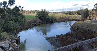 Police divers pull body from submerged car in Hunter river