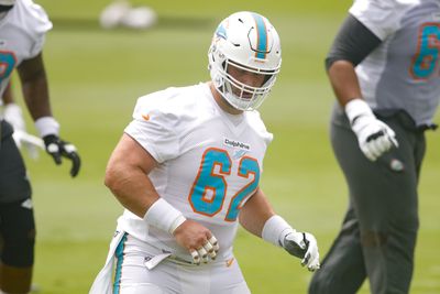 Dolphins sign two offensive linemen on Thursday