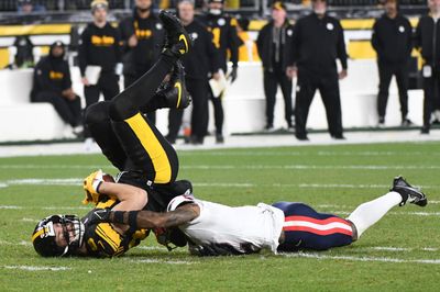 Former Steelers legend blasts lack of effort by receivers and tight ends