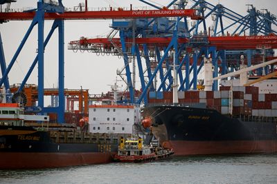 Indonesia's Trade Surplus May Shrink to B in November