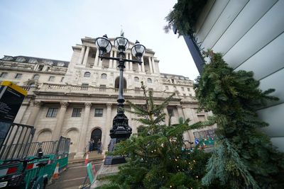 Bank of England keeps interest rates at 15-year-high