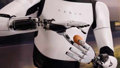 The new Tesla robot's dexterity is already blowing minds