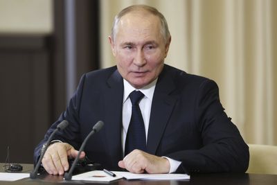 Putin Warns Ukraine to Surrender or Face Further Force