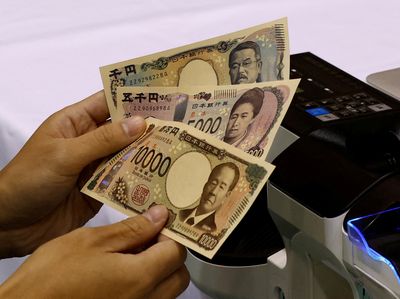 Asian FX Bulls Betting on Rate Peak, Eyeing Cuts