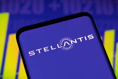 Stellantis Reevaluates European Dealer Overhaul Amid IT Challenges