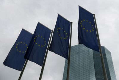 ECB Signals Early End to Bond Buys, Holds 4% Rates