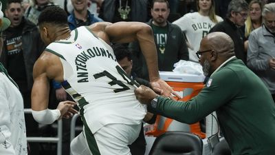 SI:AM | Giannis’s Enormous (and Bizarre) Night