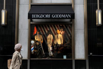 Luxury Retail Slowdown Sparks Holiday Inventory Pile-Up Fears