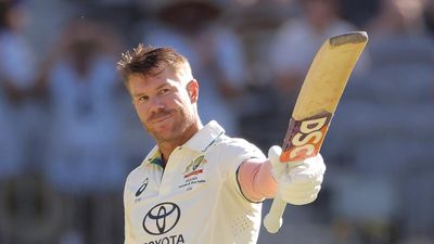 Defiant centurion Warner declares: 'I ain't leaving'