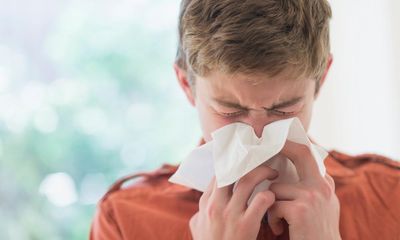 Experts warn to let sneezes out after man tears hole in his throat