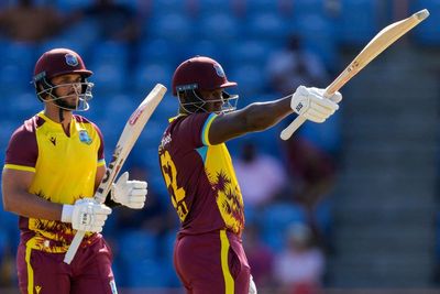 England quicks struggle to land blow as West Indies put on 176 in second T20