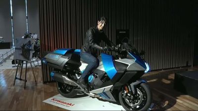 Take A Look At Kawasaki's First Hydrogen Engine Motorcycle Prototype