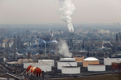 Oil Prices Eye Weekly Ascend After Two-Month Slump
