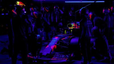 It Takes 2.84 Seconds To Change An F1 Car's Tires In Total Darkness