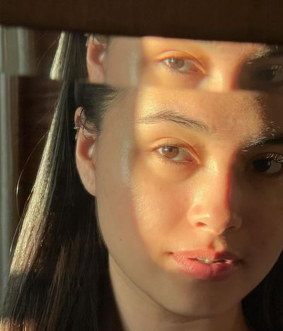 Caitlin Halderman's Mirror Selfie Capturing Essence of Natural Elegance