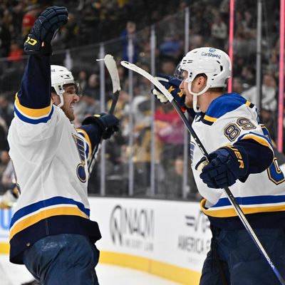 Blues dominate Senators in NHL 23/24, clinching victory with 4-2!