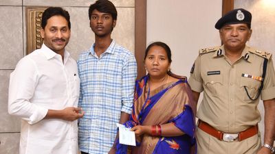 CM Jagan hands over ₹30 lakh cheque to kin of constable who died due to Cyclone Michaung