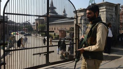 Friday prayers not allowed for tenth consecutive week: Srinagar Jamia Masjid management