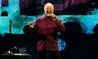 Tom Jones review – powerful voice, bold artistry … and still getting knickers thrown at him