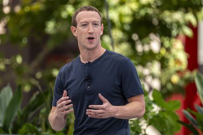 Mark Zuckerberg starts astounding $100 million project (with odd features)