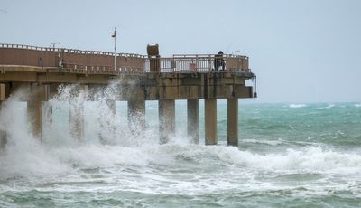 Rain, gusty winds bring weekend washout to Florida before system heads up East Coast