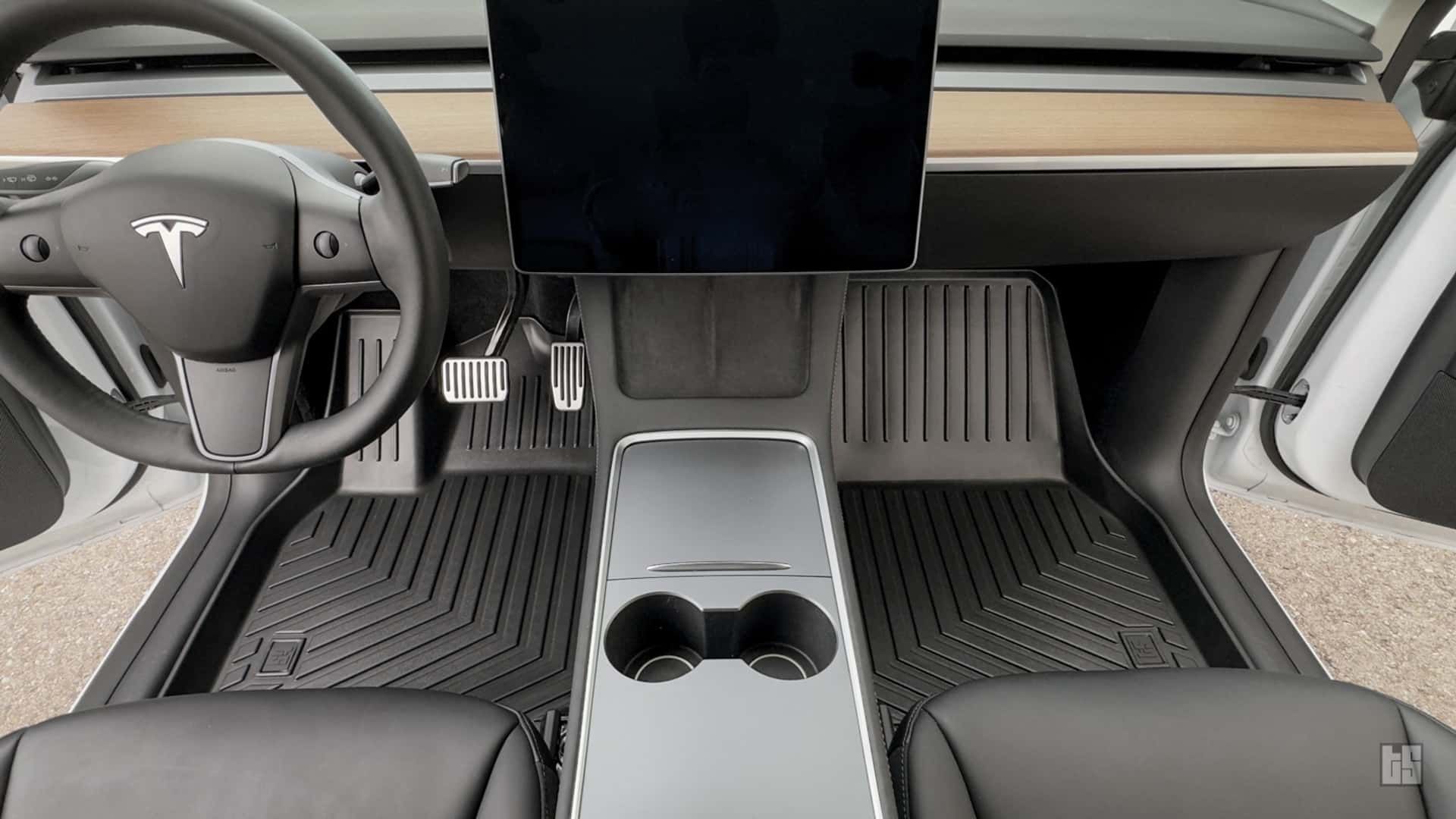 Use These Floor Mats To Protect Your Tesla Model Y's…