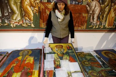 Albania returns 20 stolen icons to neighboring North Macedonia