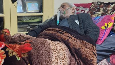 Can’t see elders dying due to poor electricity, say relatives of Kashmir’s COPD patients