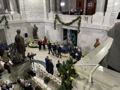 Ky Governor Julian Carroll remembered for his long tenure in state government.