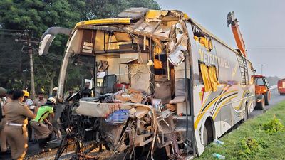 Two killed, 16 injured as bus hits truck in Ulundurpet on Chennai-Tiruchi national highway