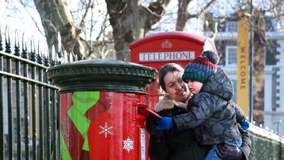 Royal Mail and Evri Christmas 2023 post deadlines