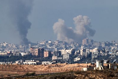Israel keeps the pressure on Gaza as Qatar confirms truce talks