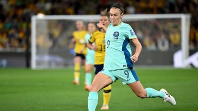 Foord hits post as Arsenal lose to Spurs in WSL derby
