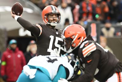 Browns down to just 2 starting offensive linemen vs. Bears