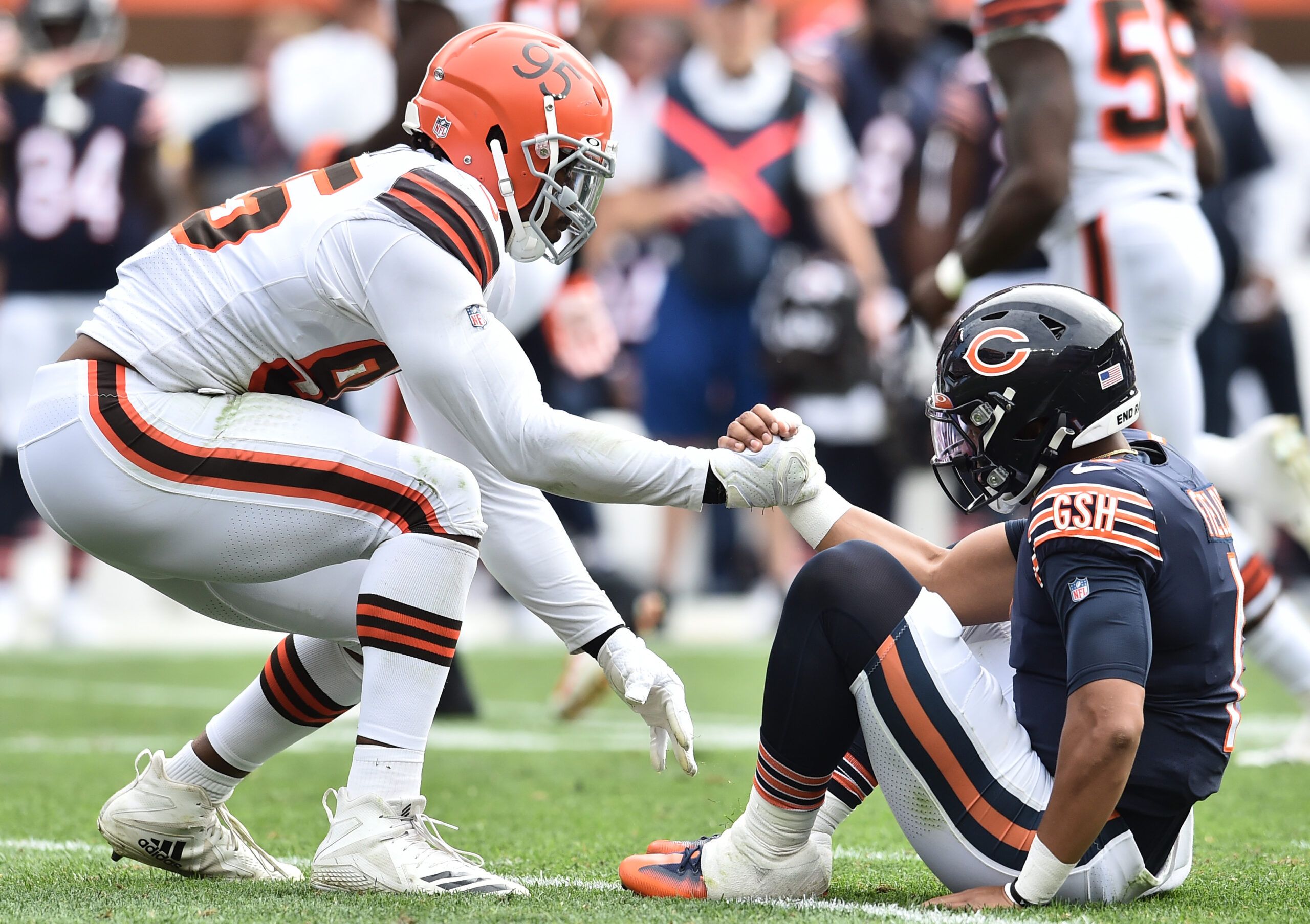 browns-de-myles-garrett-says-justin-fields-and-bears