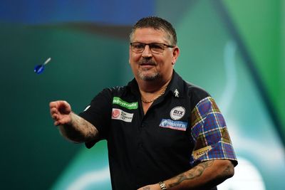 Gary Anderson begins quest for third World Championship title in style at Alexandra Palace